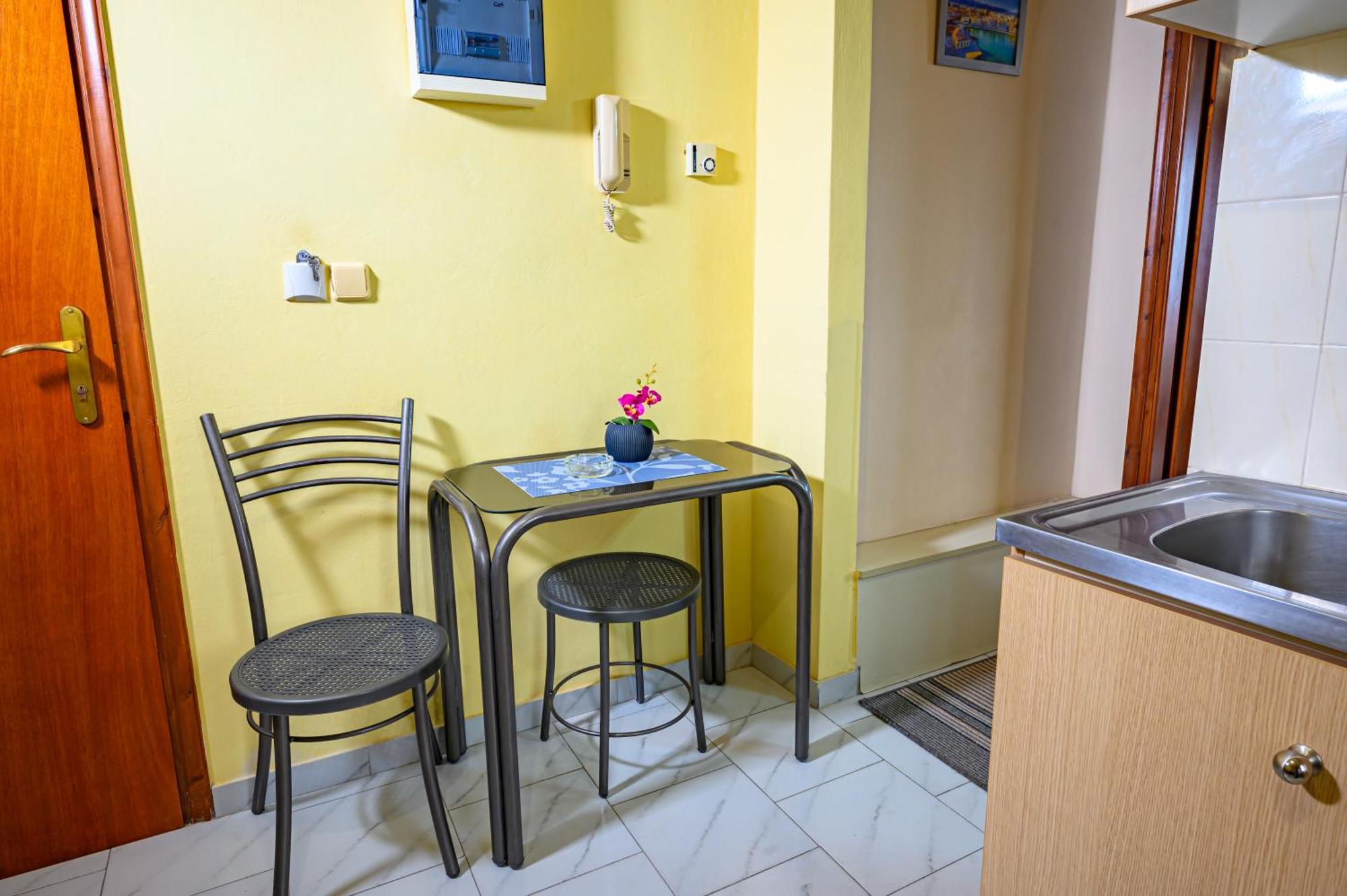 Iliahtida Apartments Ровиес Екстериор снимка